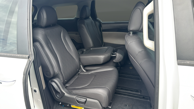 2027 Kia Carnival Hybrid LXS