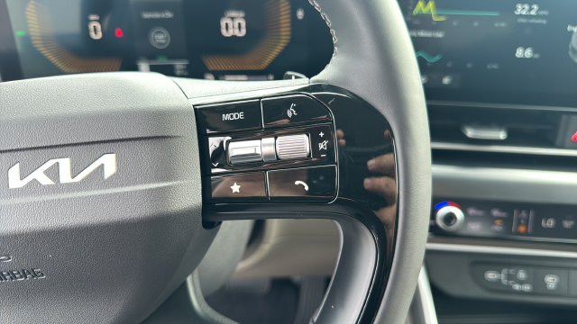 2027 Kia Carnival Hybrid LXS