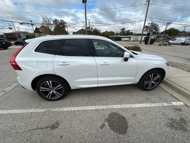2021 Volvo XC60 T6 Momentum