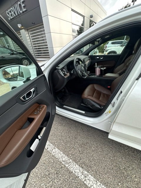 2021 Volvo XC60 T6 Momentum